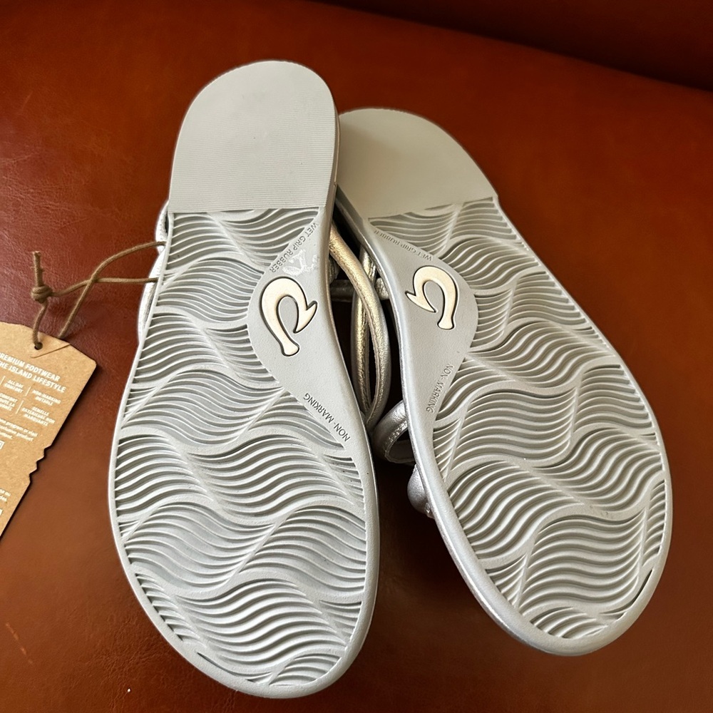 OluKai Leather Metallic Silver Women’s Tiare Slingback Strappy Sandals - Picture 4 of 8